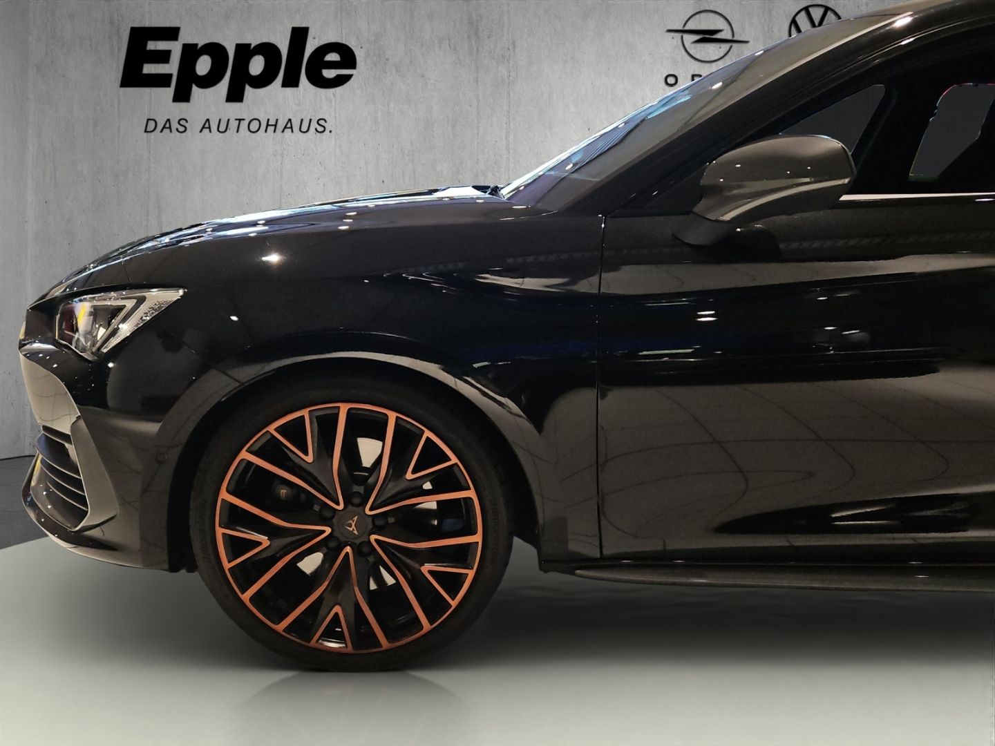 Cupra Leon 2022 г. Чёрный, пробег 42225 км