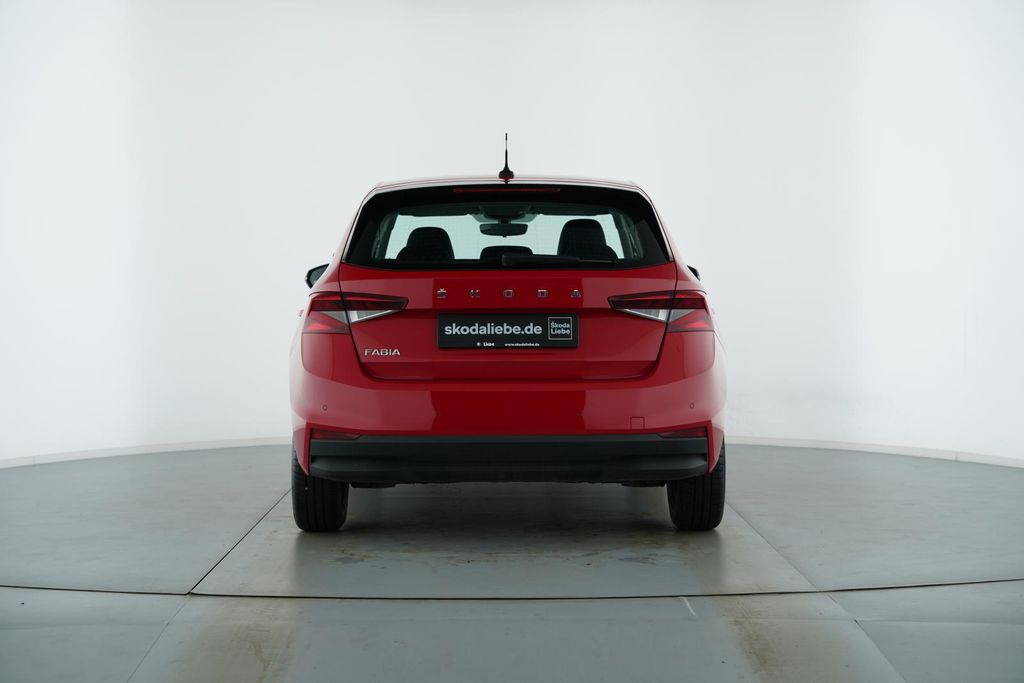 Skoda Fabia 2022 г. Красный, пробег 44073 км