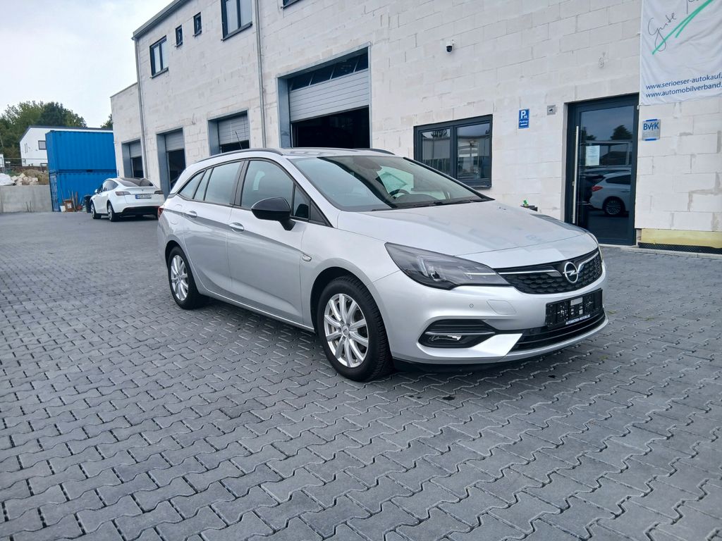 Opel Astra 2022 г. Серебристый, пробег 28590 км