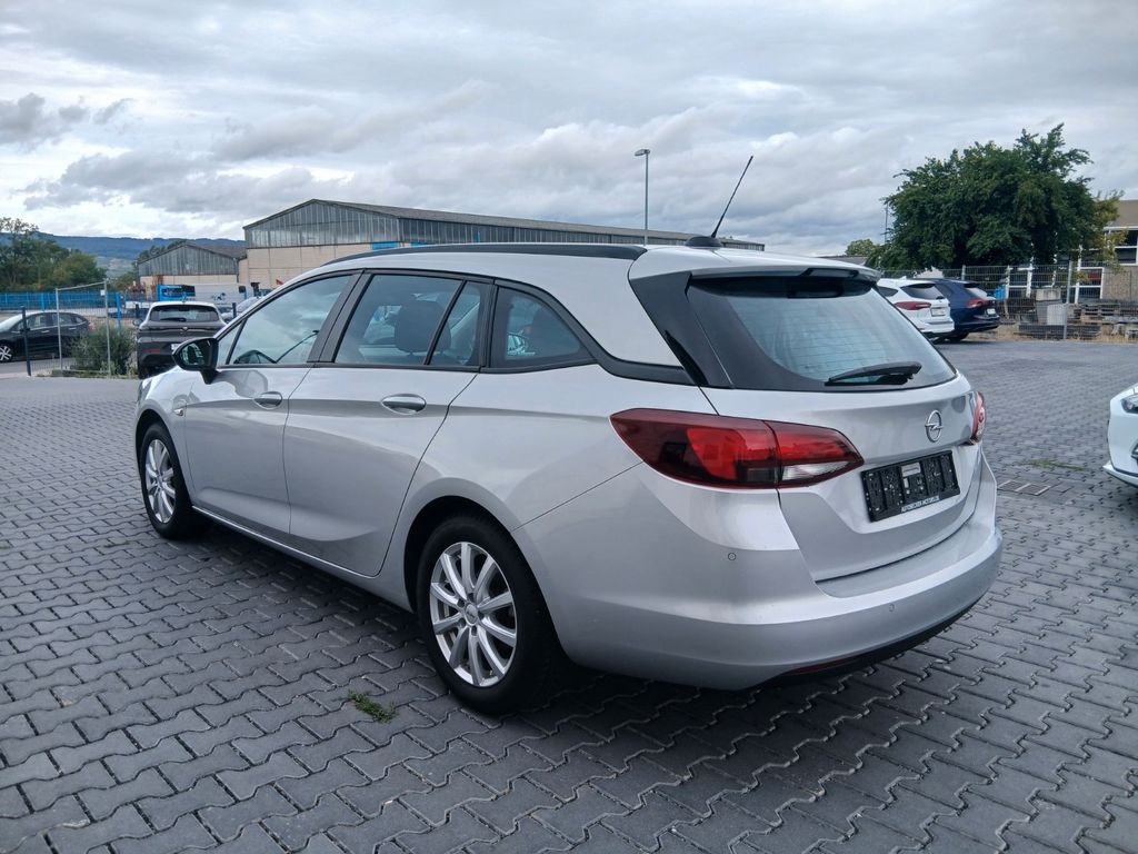 Opel Astra 2022 г. Серебристый, пробег 28590 км