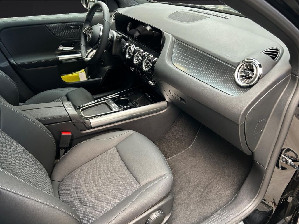 Mercedes-Benz GLA 200 2026 г. Чёрный, пробег 19000 км