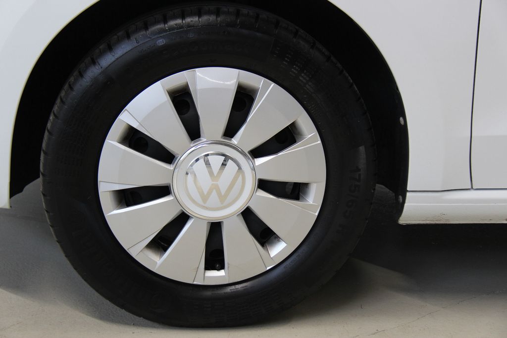 Volkswagen up! 2023 г. Белый, пробег 56735 км