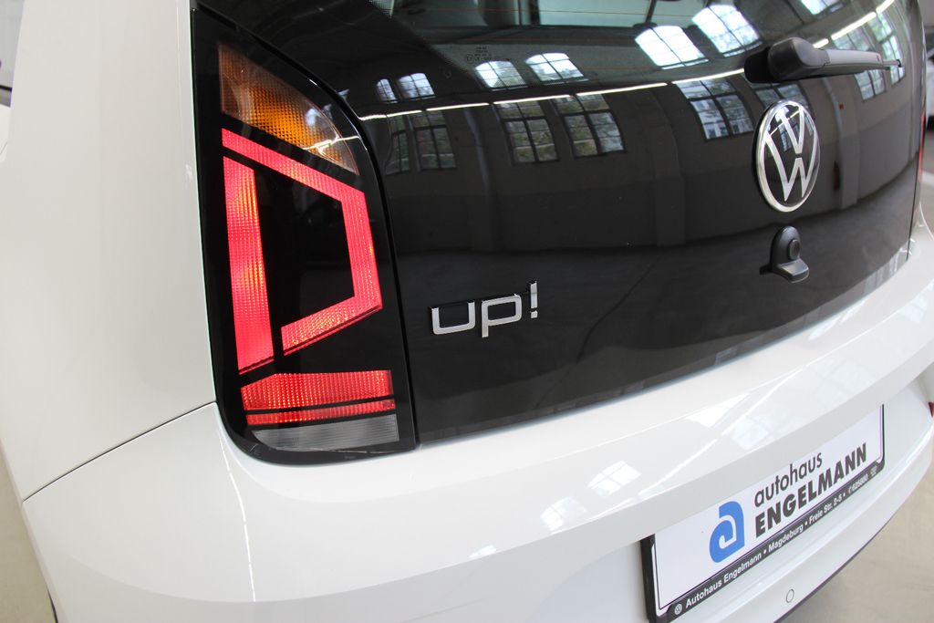 Volkswagen up! 2023 г. Белый, пробег 56735 км
