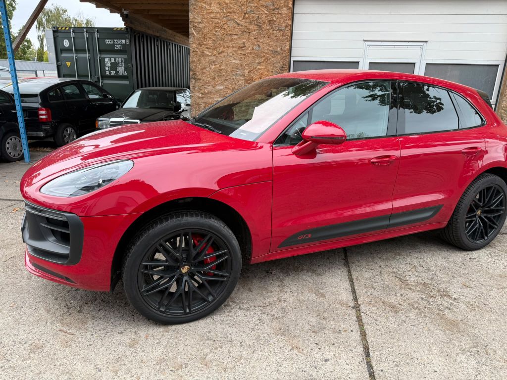 Porsche Macan 2023 г. Красный, пробег 43150 км