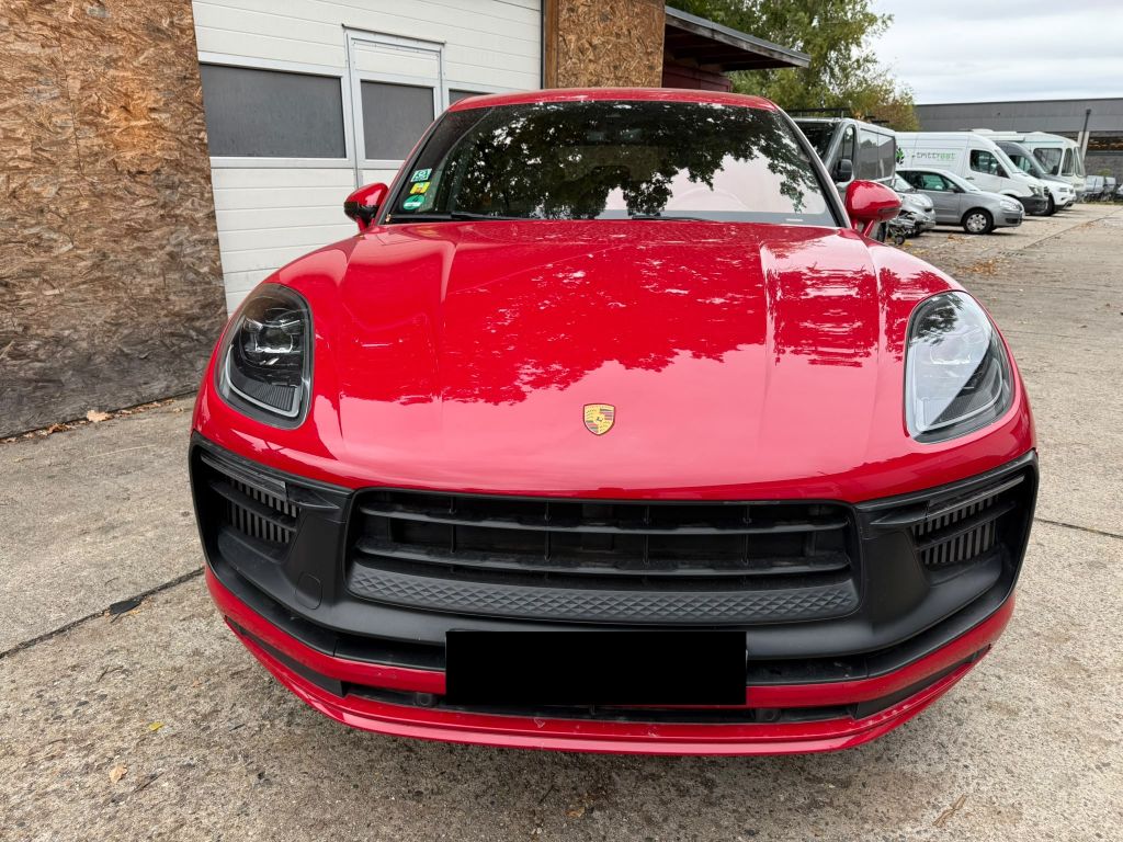 Porsche Macan 2023 г. Красный, пробег 43150 км
