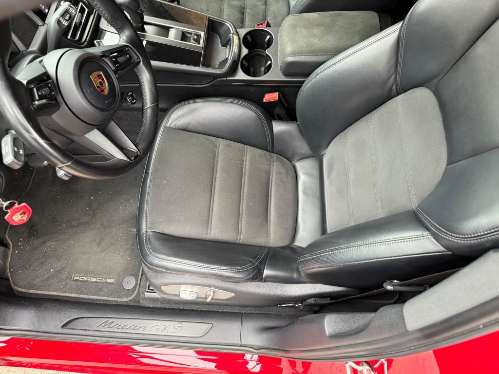 Porsche Macan 2023 г. Красный, пробег 43150 км