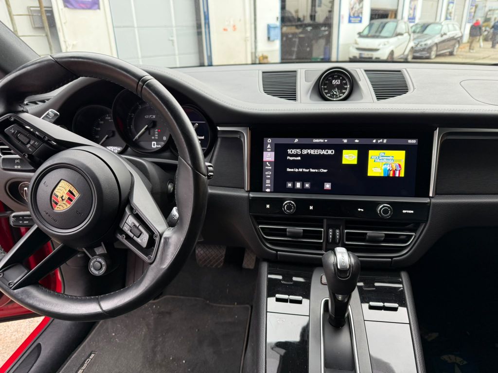 Porsche Macan 2023 г. Красный, пробег 43150 км