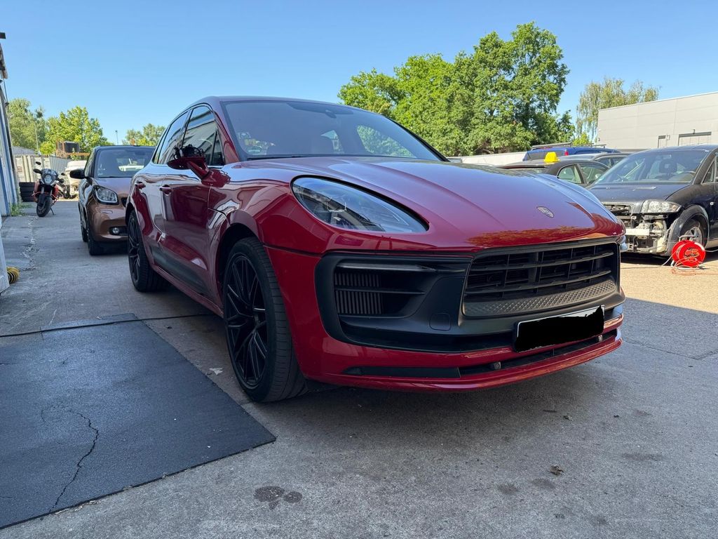Porsche Macan 2023 г. Красный, пробег 43150 км