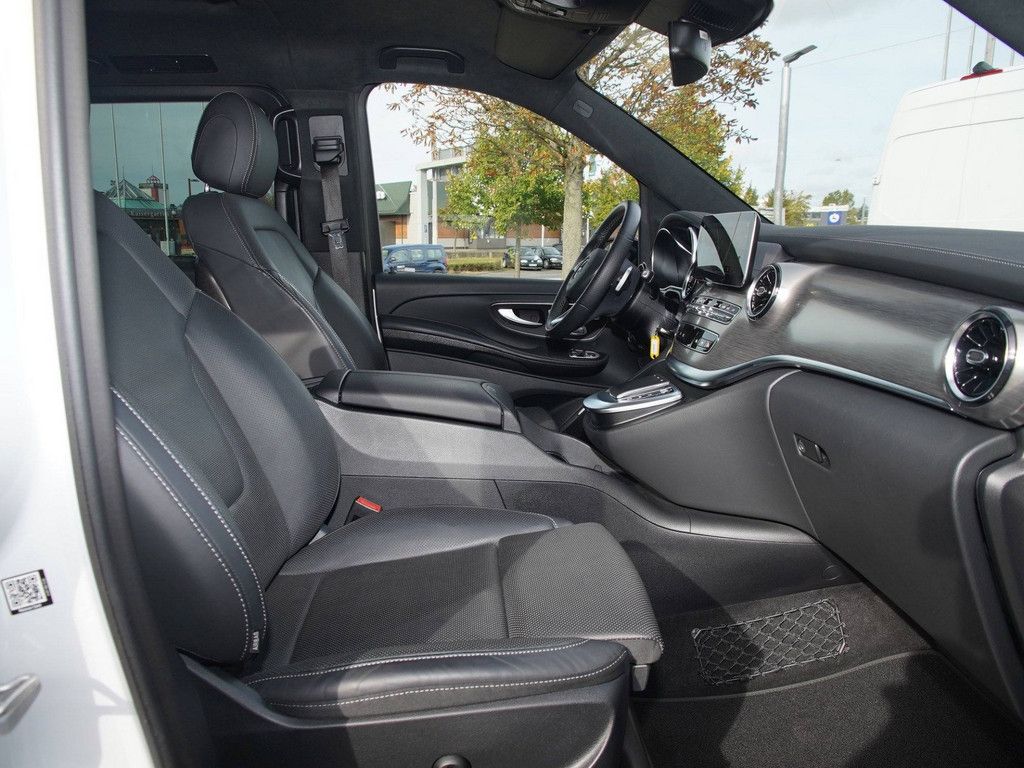 Mercedes-Benz V 300 2023 г. Белый, пробег 41926 км