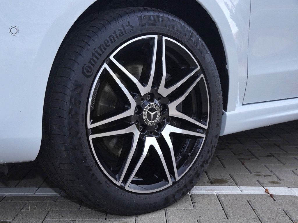 Mercedes-Benz V 300 2023 г. Белый, пробег 41926 км