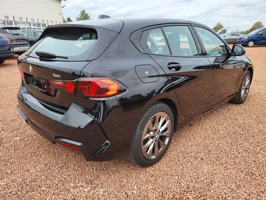 BMW 120 2025 г. Чёрный, пробег 45560 км