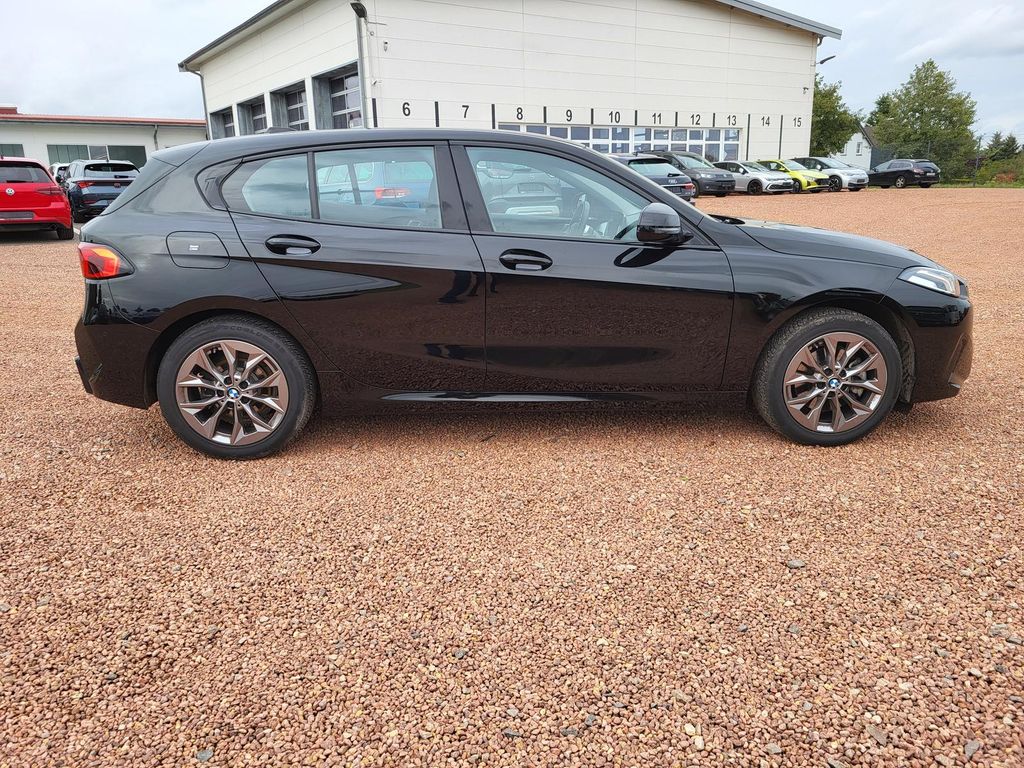 BMW 120 2025 г. Чёрный, пробег 45560 км