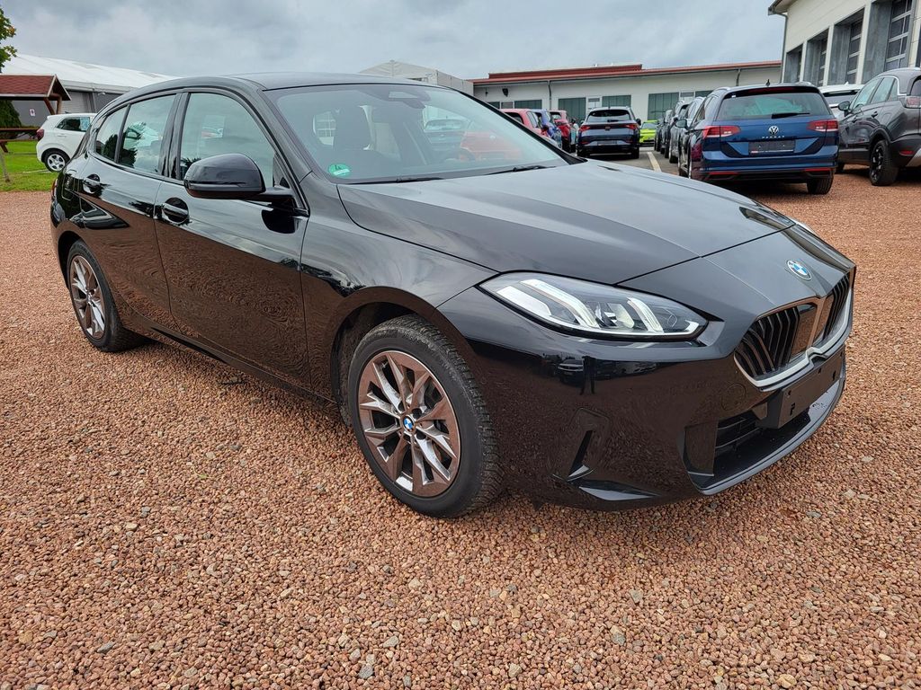 BMW 120 2025 г. Чёрный, пробег 45560 км