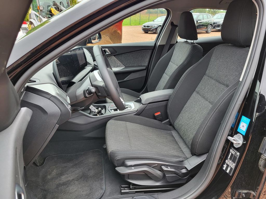 BMW 120 2025 г. Чёрный, пробег 45560 км
