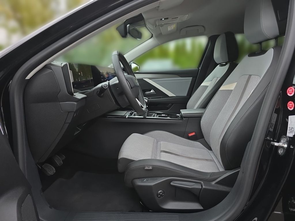 Opel Astra 2023 г. Чёрный, пробег 58072 км