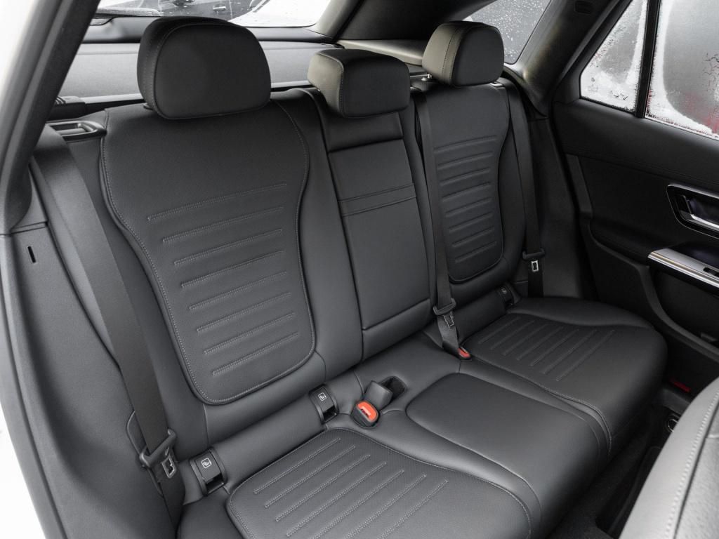 Mercedes-Benz GLC 300 2025 г. Белый, пробег 39297 км