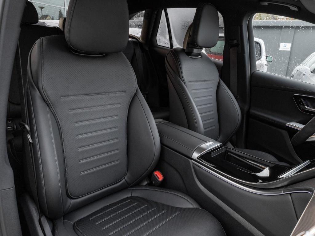 Mercedes-Benz GLC 300 2025 г. Белый, пробег 39297 км