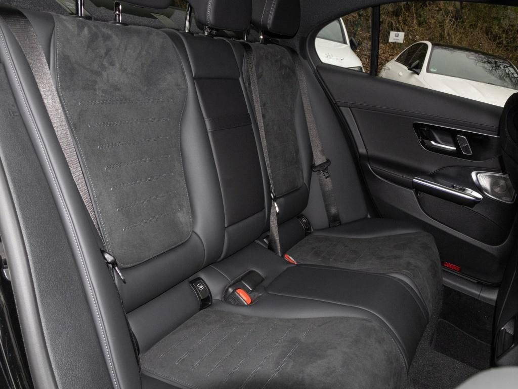 Mercedes-Benz C 200 2025 г. Чёрный, пробег 14500 км