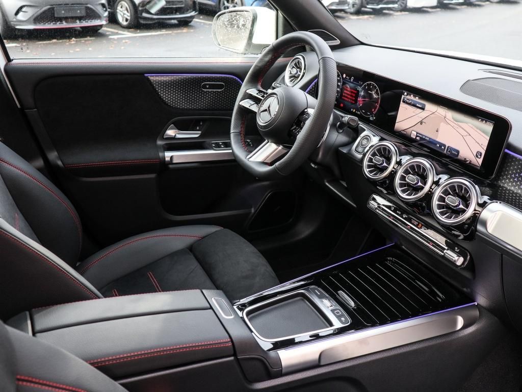 Mercedes-Benz GLB 220 2025 г. Белый, пробег 24500 км