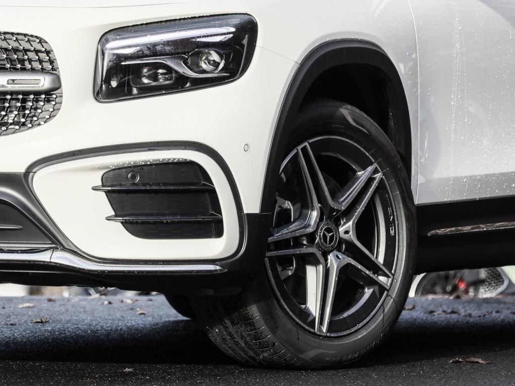 Mercedes-Benz GLB 220 2025 г. Белый, пробег 24500 км