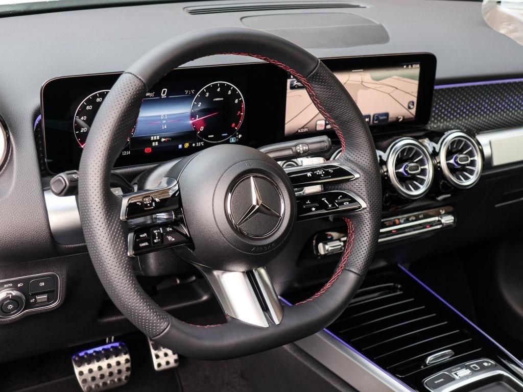 Mercedes-Benz GLB 220 2025 г. Белый, пробег 24500 км