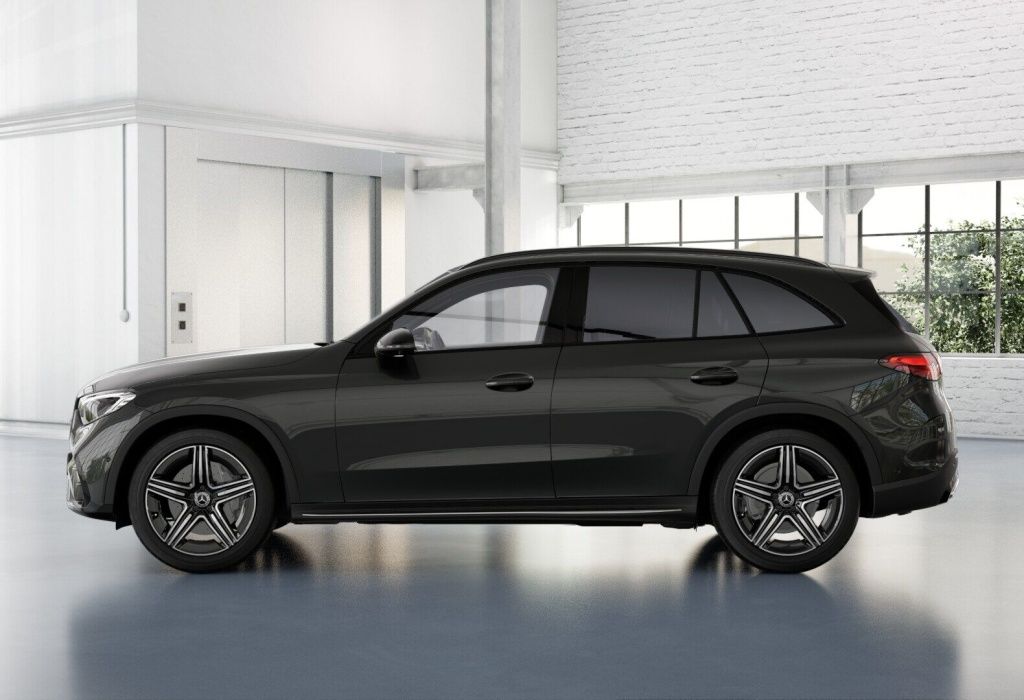 Mercedes-Benz GLC 200 2026 г. Серый, пробег 9500 км