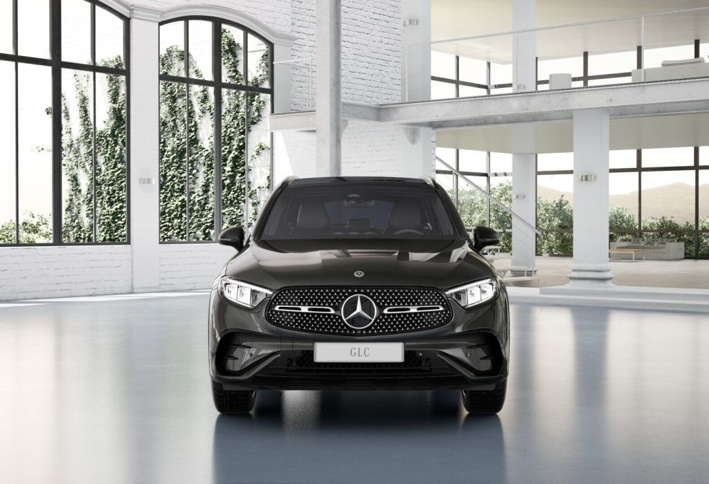 Mercedes-Benz GLC 200 2026 г. Серый, пробег 9500 км