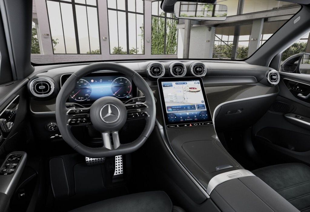 Mercedes-Benz GLC 200 2026 г. Серый, пробег 9500 км
