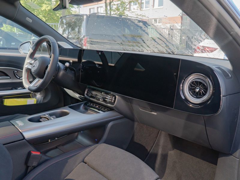 Mercedes-Benz CLA 200 2026 г. Синий, пробег 9500 км