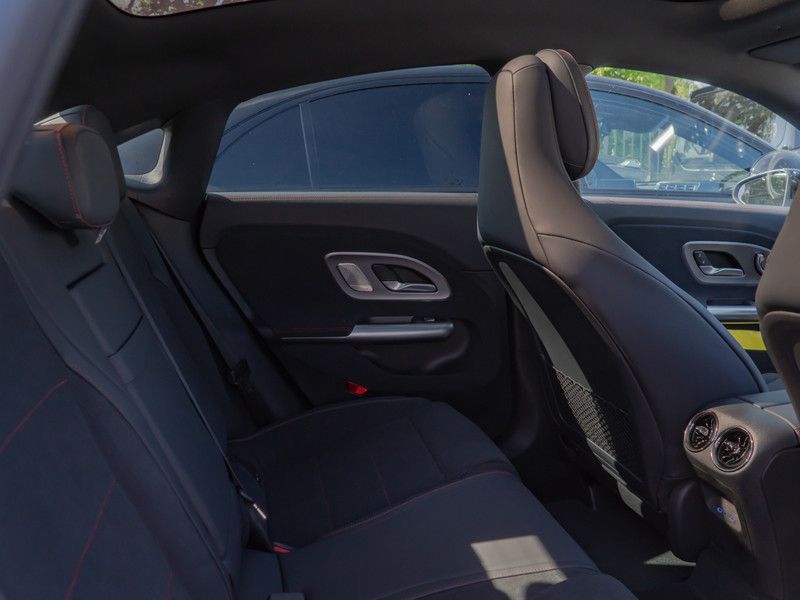 Mercedes-Benz CLA 200 2026 г. Синий, пробег 9500 км