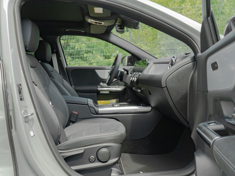 Mercedes-Benz GLA 250 2025 г. Серый, пробег 19900 км