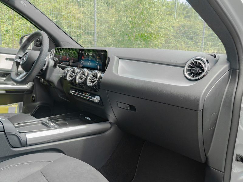 Mercedes-Benz GLA 250 2025 г. Серый, пробег 19900 км