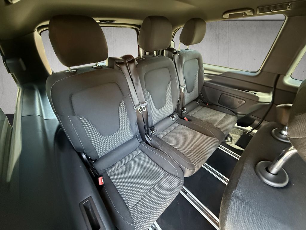 Mercedes-Benz V 300 2024 г. Чёрный, пробег 52786 км