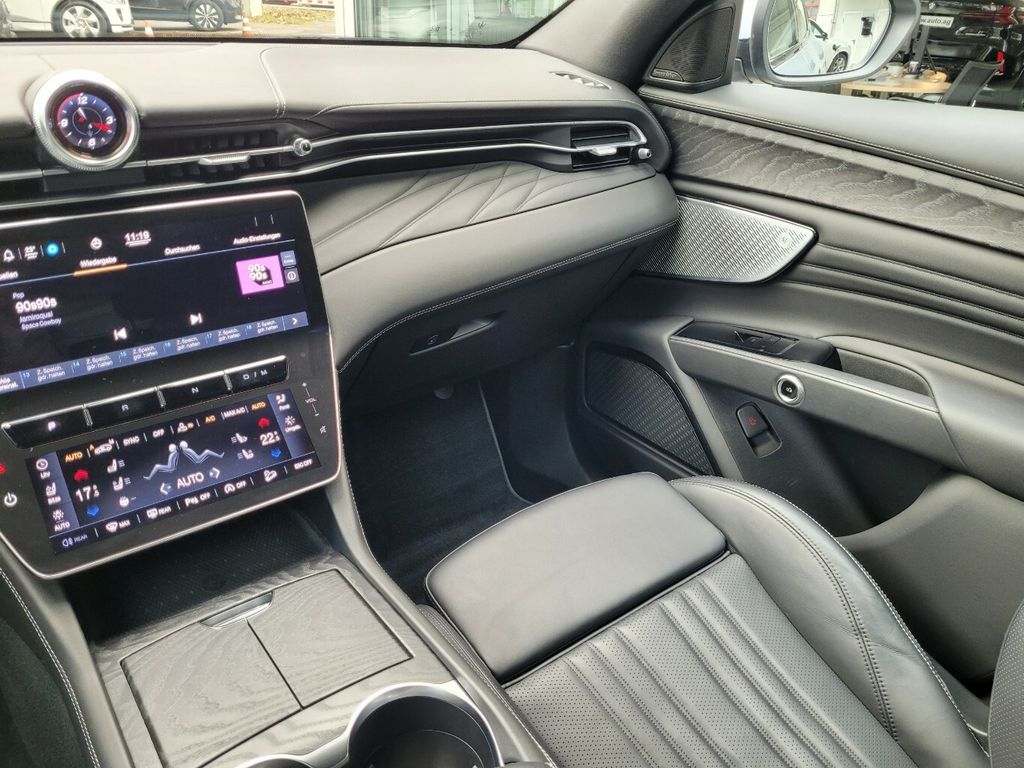 Maserati Grecale 2023 г. Серый, пробег 56100 км
