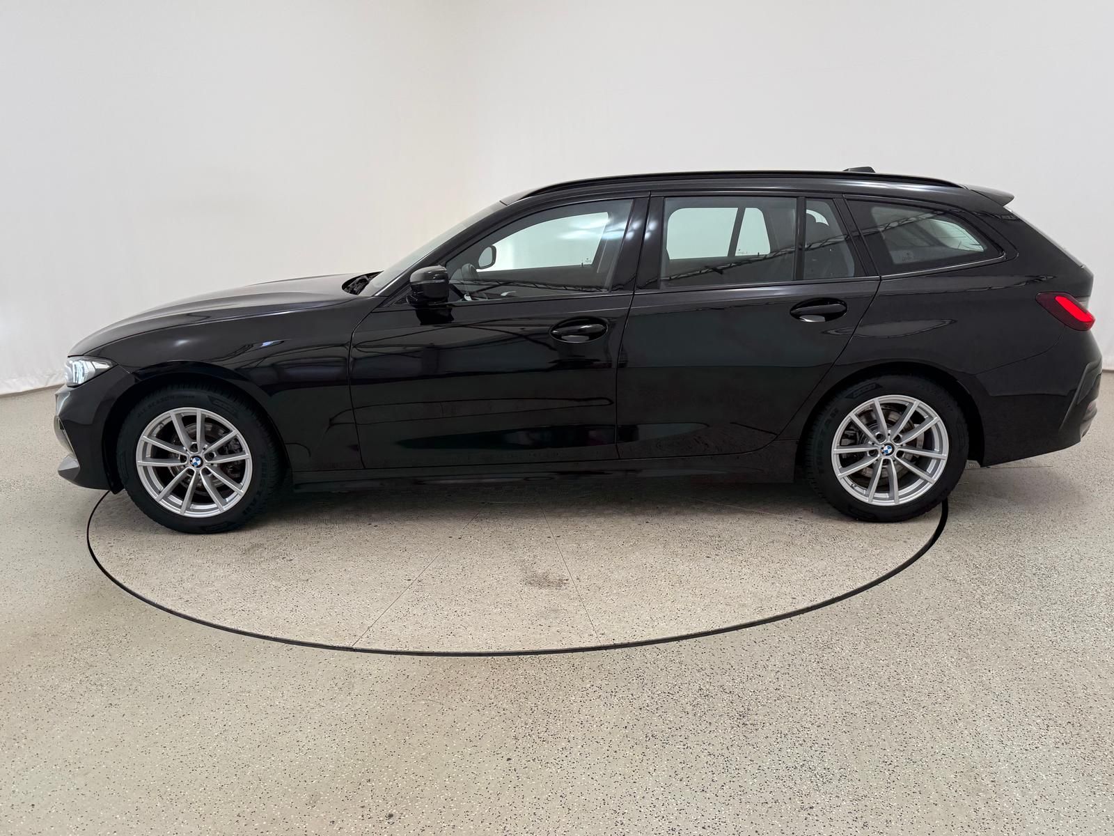 BMW 318 2025 г. Чёрный, пробег 48181 км