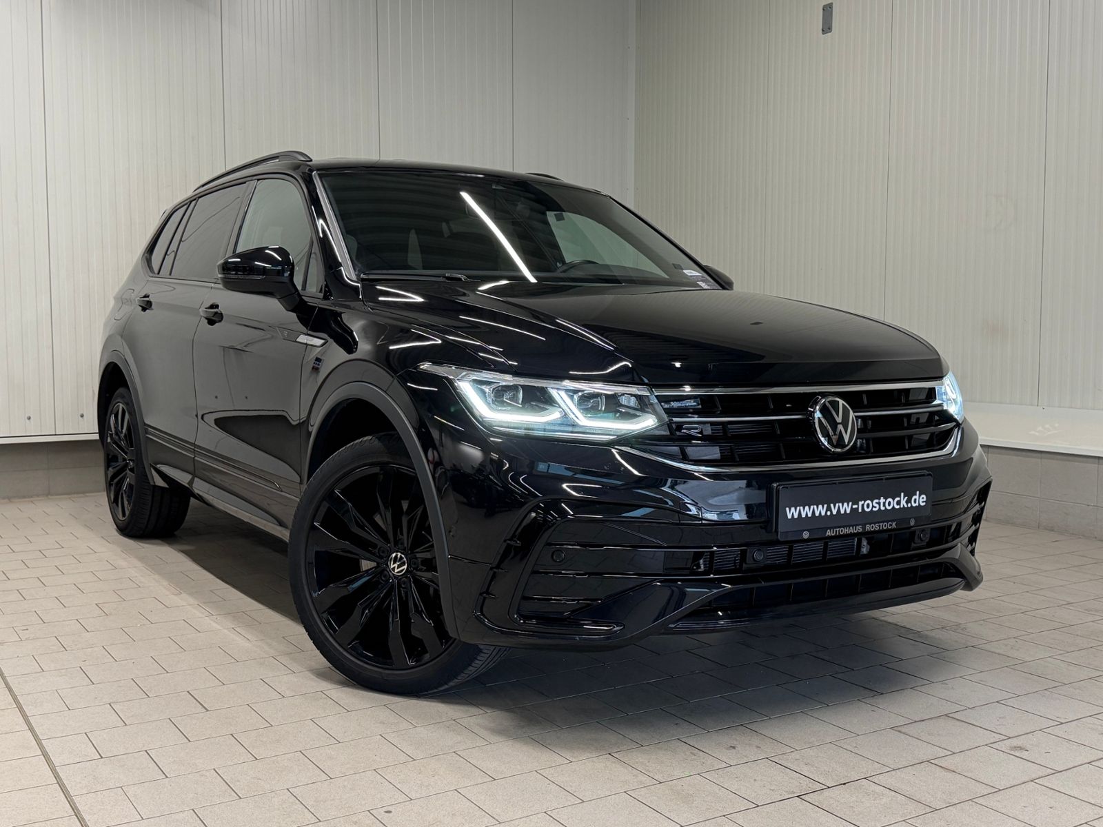 Volkswagen TIGUAN ALLSPACE 2024 г. Чёрный, пробег 19800 км