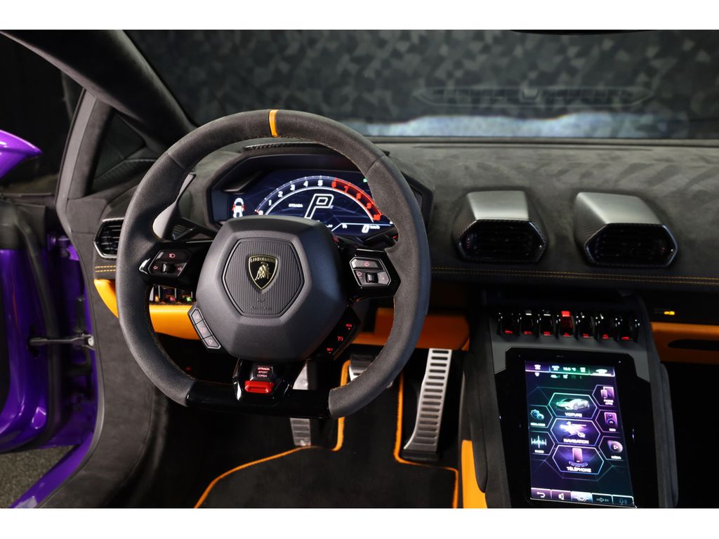 Lamborghini Huracán 2023 г. Фиолетовый, пробег 37890 км