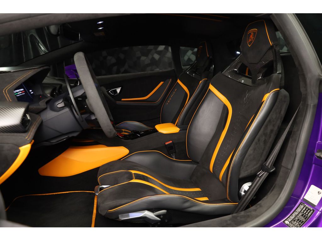 Lamborghini Huracán 2023 г. Фиолетовый, пробег 37890 км