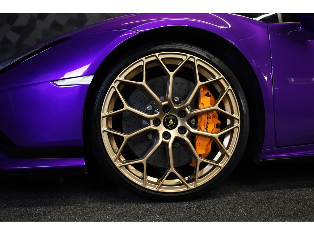 Lamborghini Huracán 2023 г. Фиолетовый, пробег 37890 км