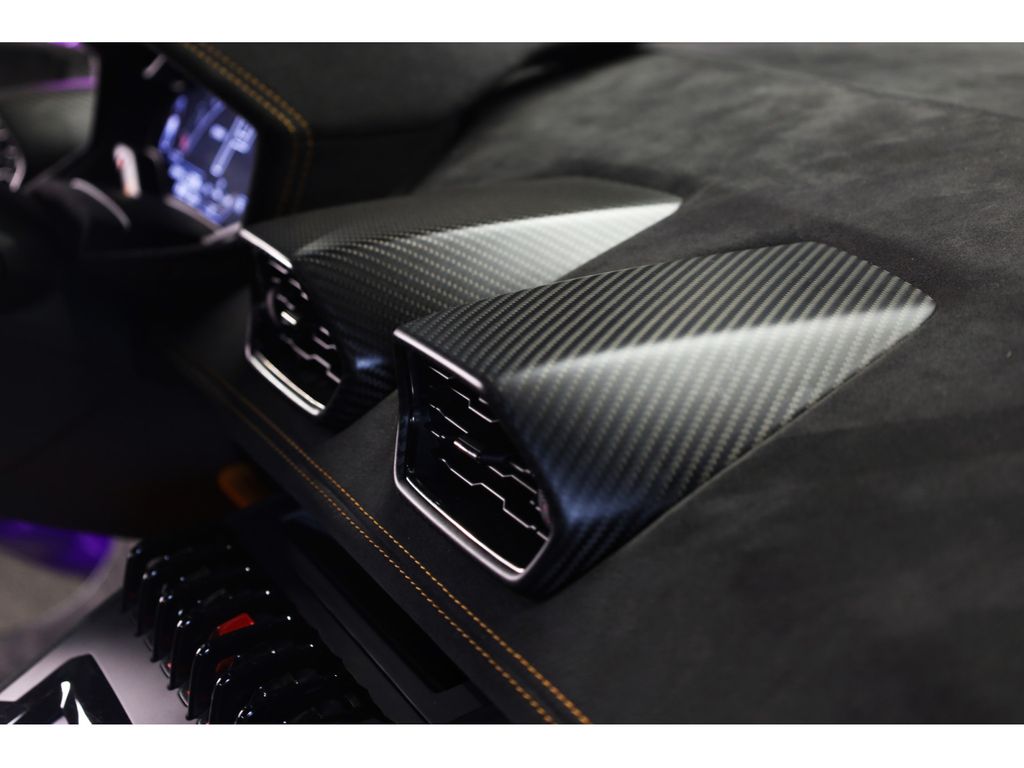 Lamborghini Huracán 2023 г. Фиолетовый, пробег 37890 км