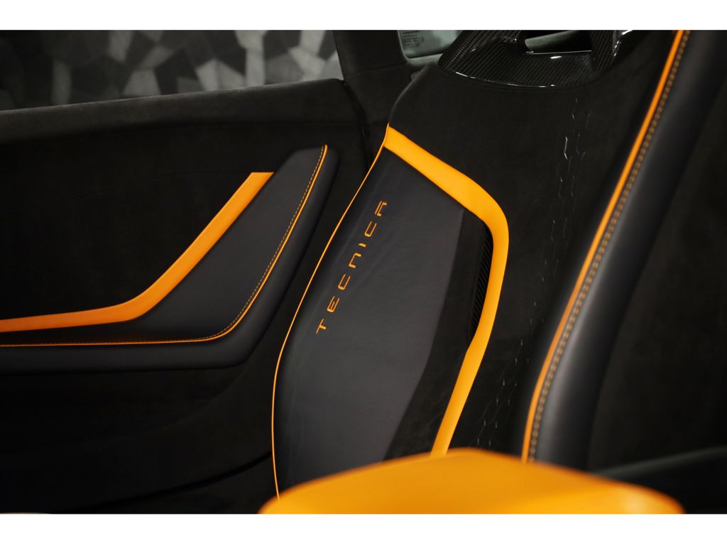Lamborghini Huracán 2023 г. Фиолетовый, пробег 37890 км