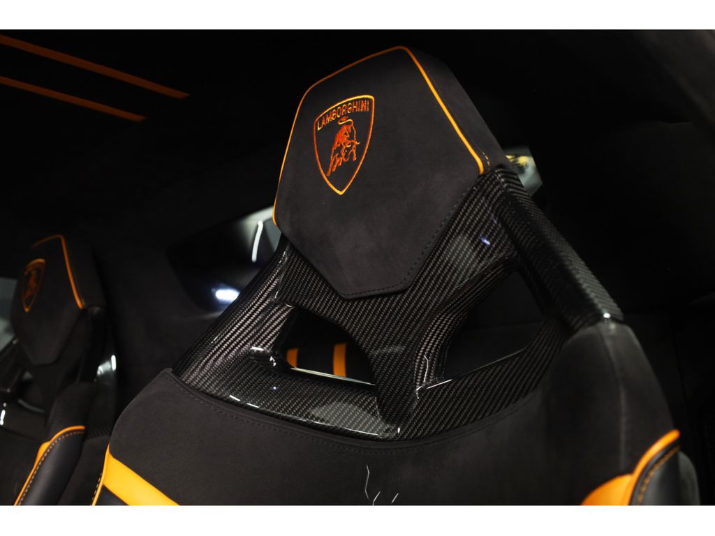 Lamborghini Huracán 2023 г. Фиолетовый, пробег 37890 км