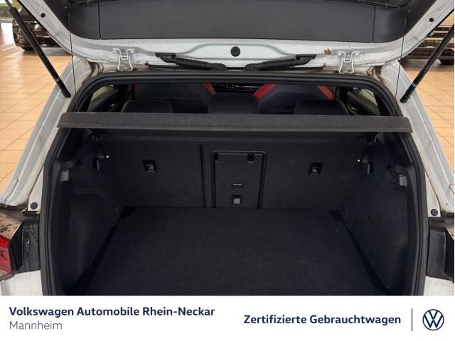 Volkswagen Golf 2023 г. Белый, пробег 28873 км