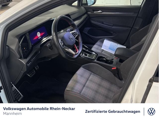 Volkswagen Golf 2023 г. Белый, пробег 28873 км