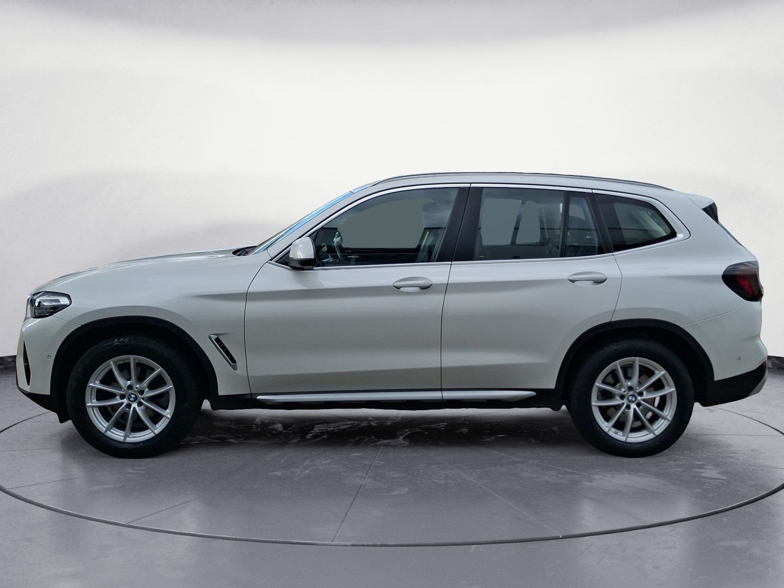 BMW X3 2022 г. Белый, пробег 19665 км
