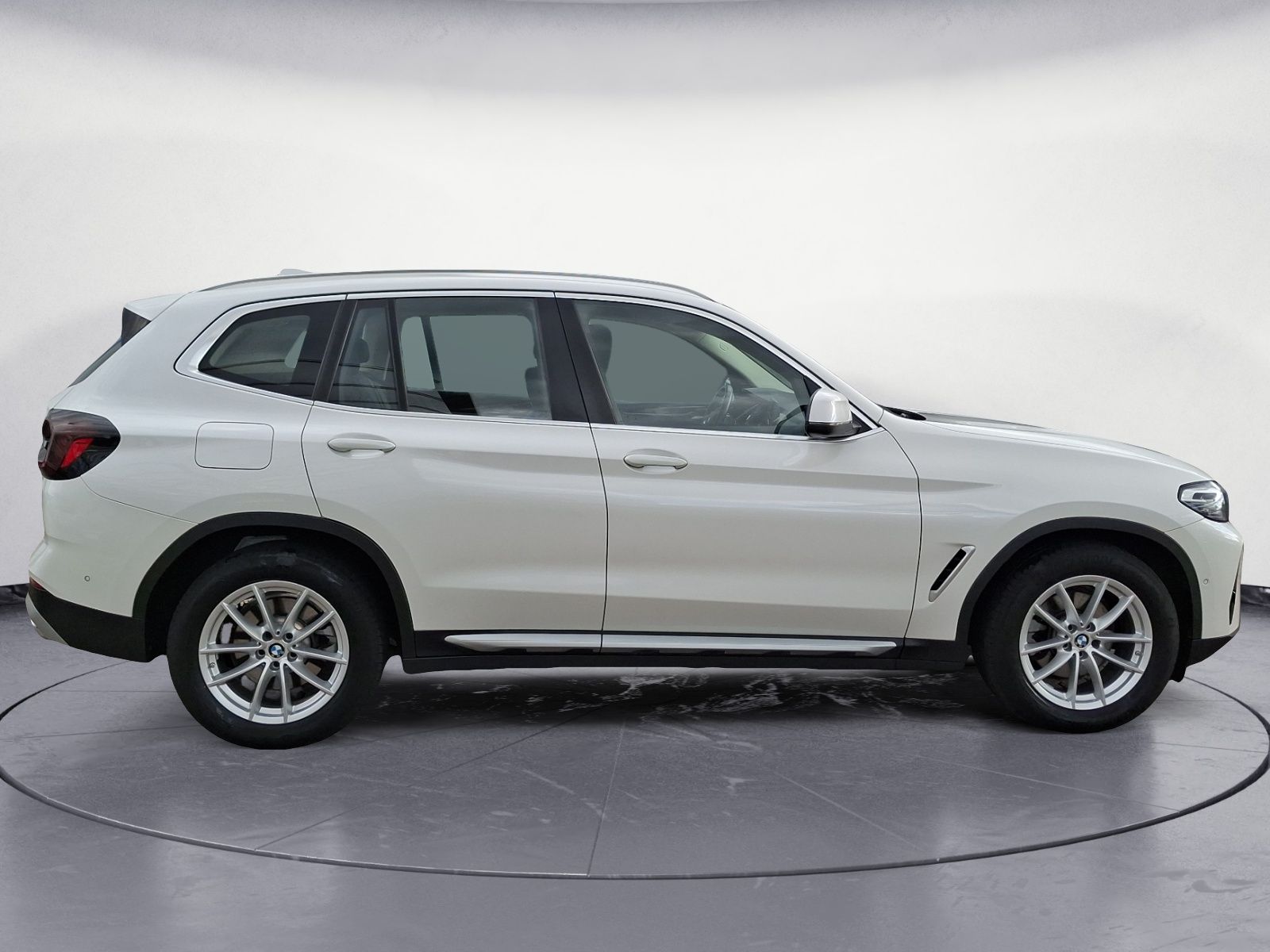 BMW X3 2022 г. Белый, пробег 19665 км