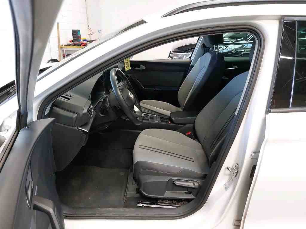 SEAT Leon 2023 г. Белый, пробег 51886 км