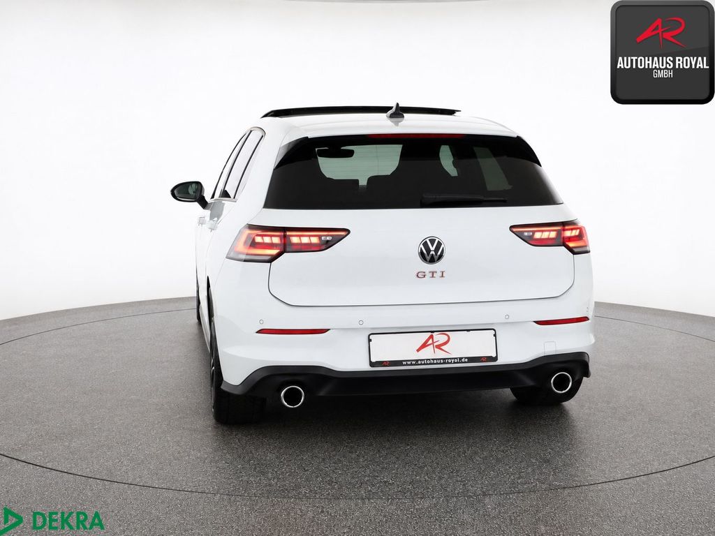 Volkswagen Golf 2025 г. Белый, пробег 17000 км