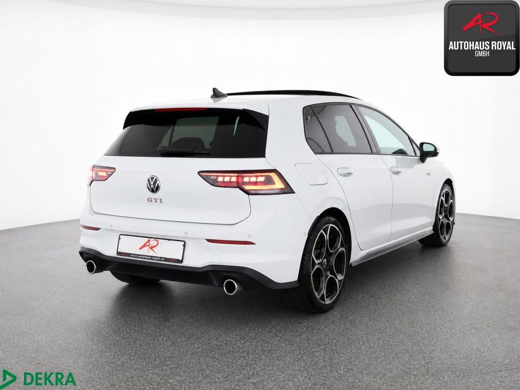 Volkswagen Golf 2025 г. Белый, пробег 17000 км
