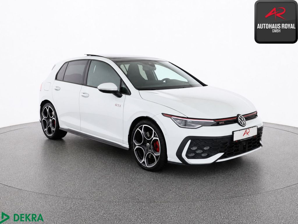 Volkswagen Golf 2025 г. Белый, пробег 17000 км